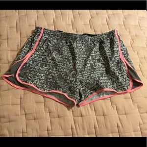 XL Semifitted Under Armour shorts
